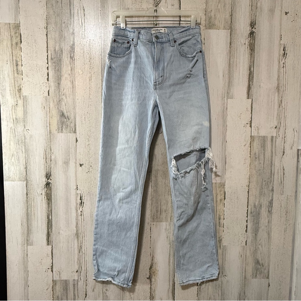 Abercrombie & Fitch The 90’s Straight Ultra High Rise Light Blue Denim Ripped